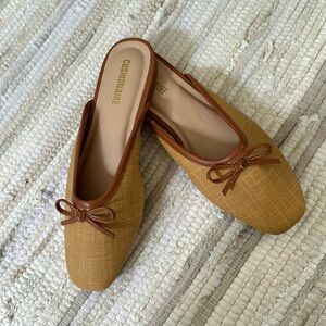 TAN MULE FLATS SIZE 8W PREPPY BEACHY
